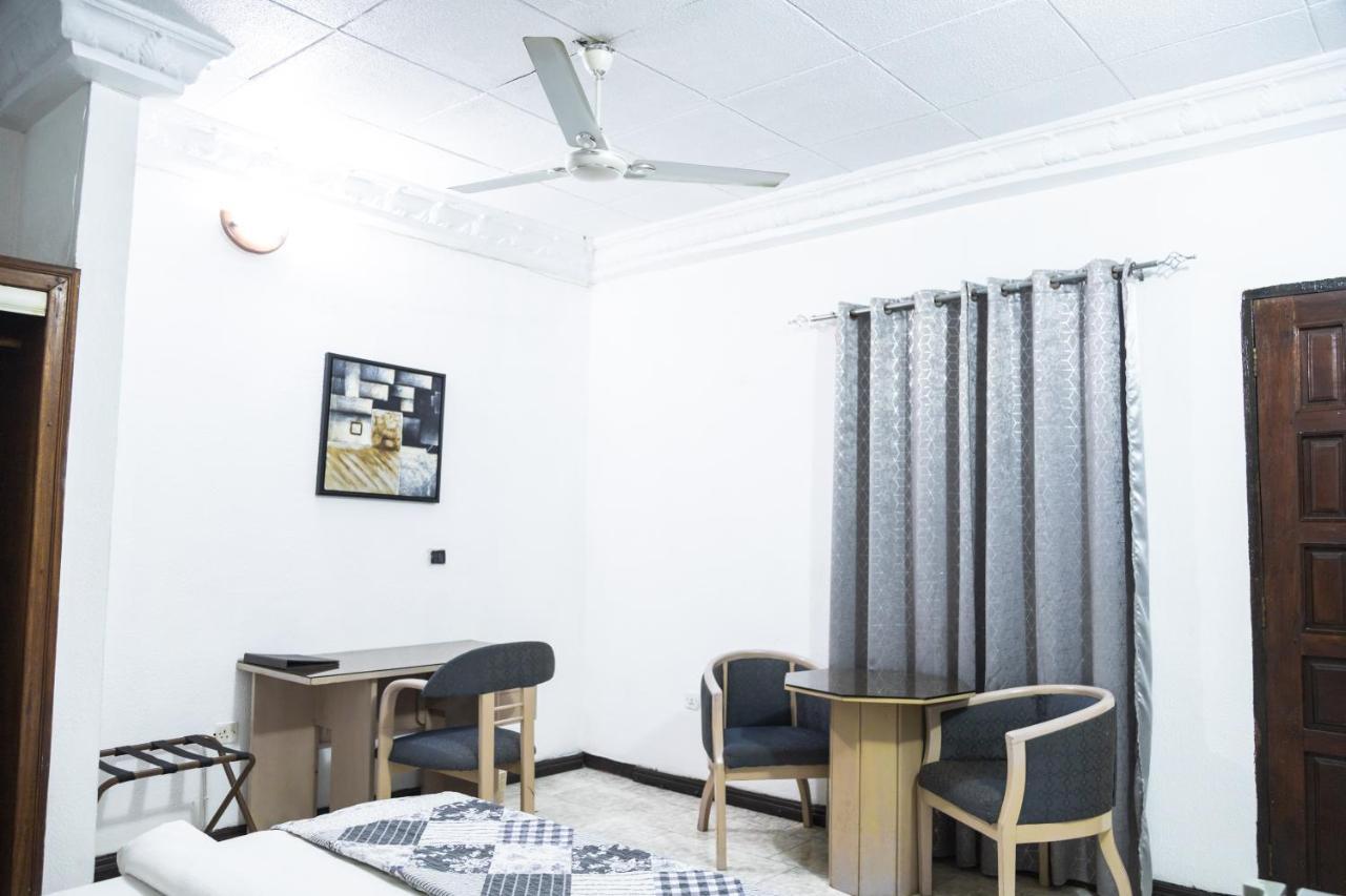 Hill View Hotel West Airport Acra Exterior foto