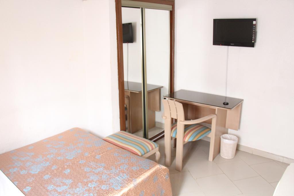 Hill View Hotel West Airport Acra Exterior foto